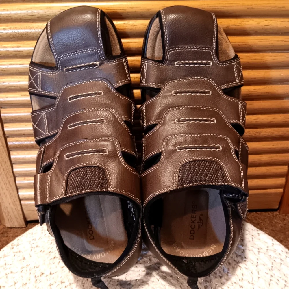 EUC Men's Dockers Fisherman Brown  Sandals Size 10M